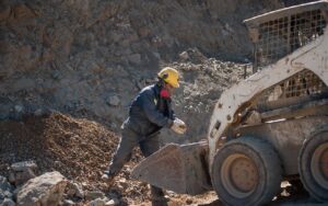 Lee más sobre el artículo Cochilco resalta el papel fundamental de la pequeña y mediana minería en la economía nacional